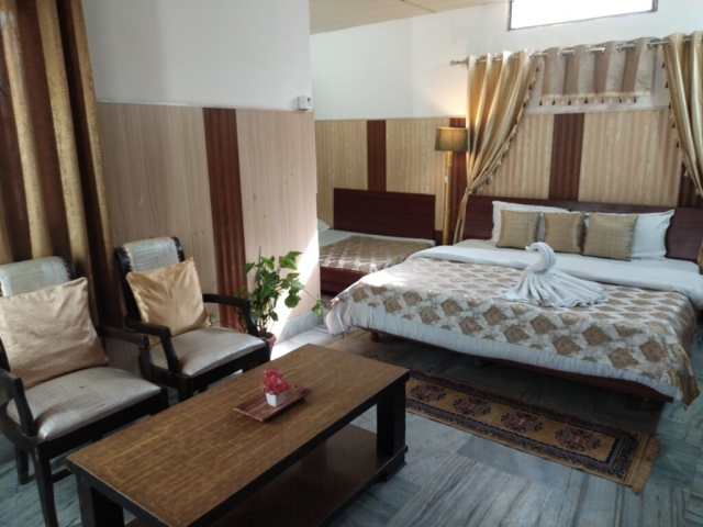 Family Room AC Four Bedded near ganga platform
